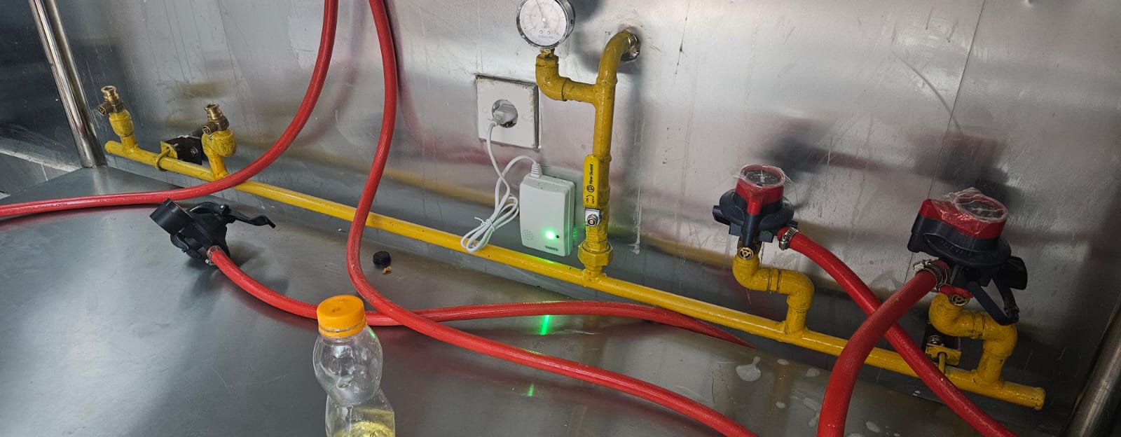 Pipa gas dengan gas detector